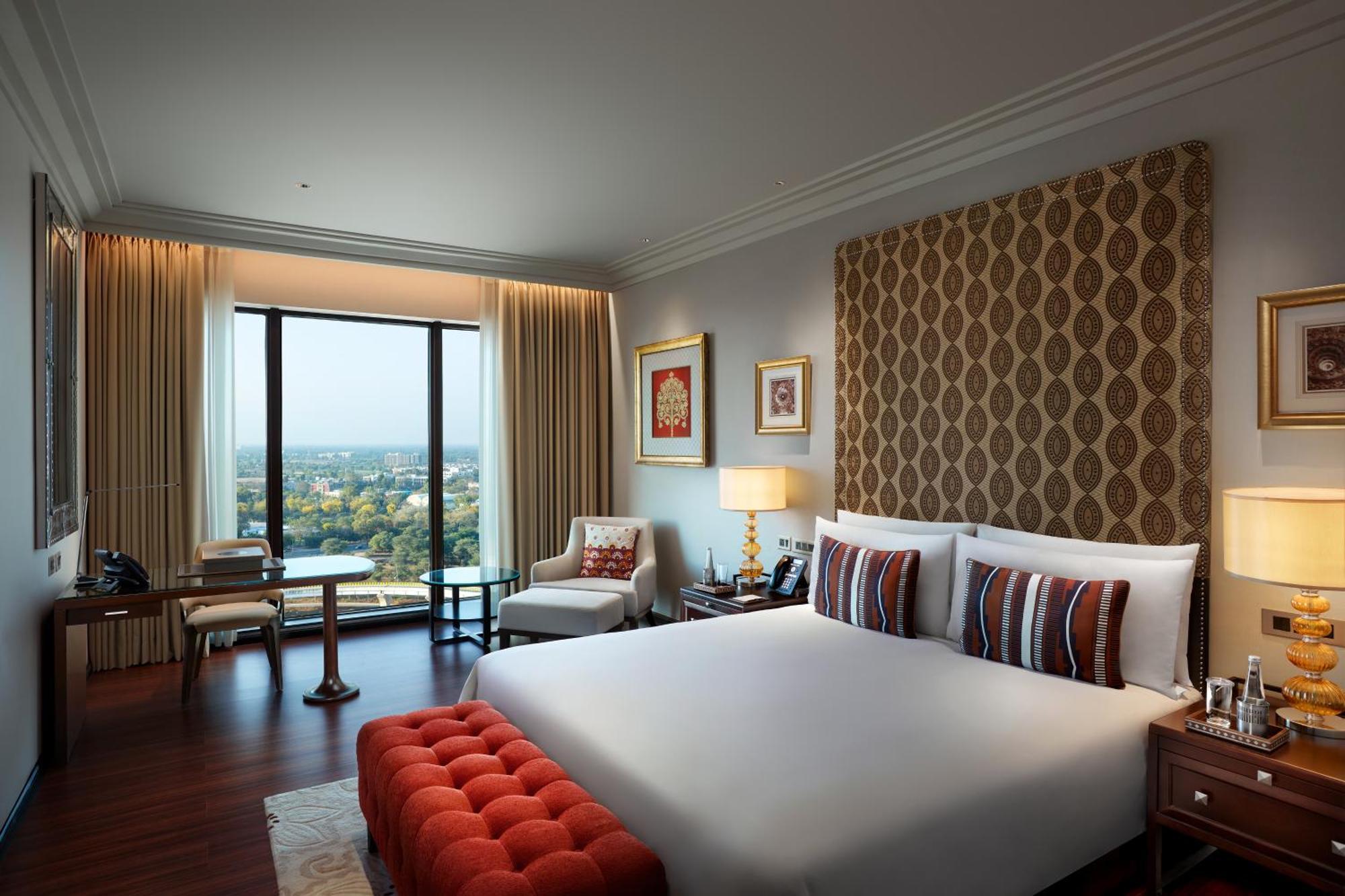 The Leela Gandhinagar Hotel Exterior photo